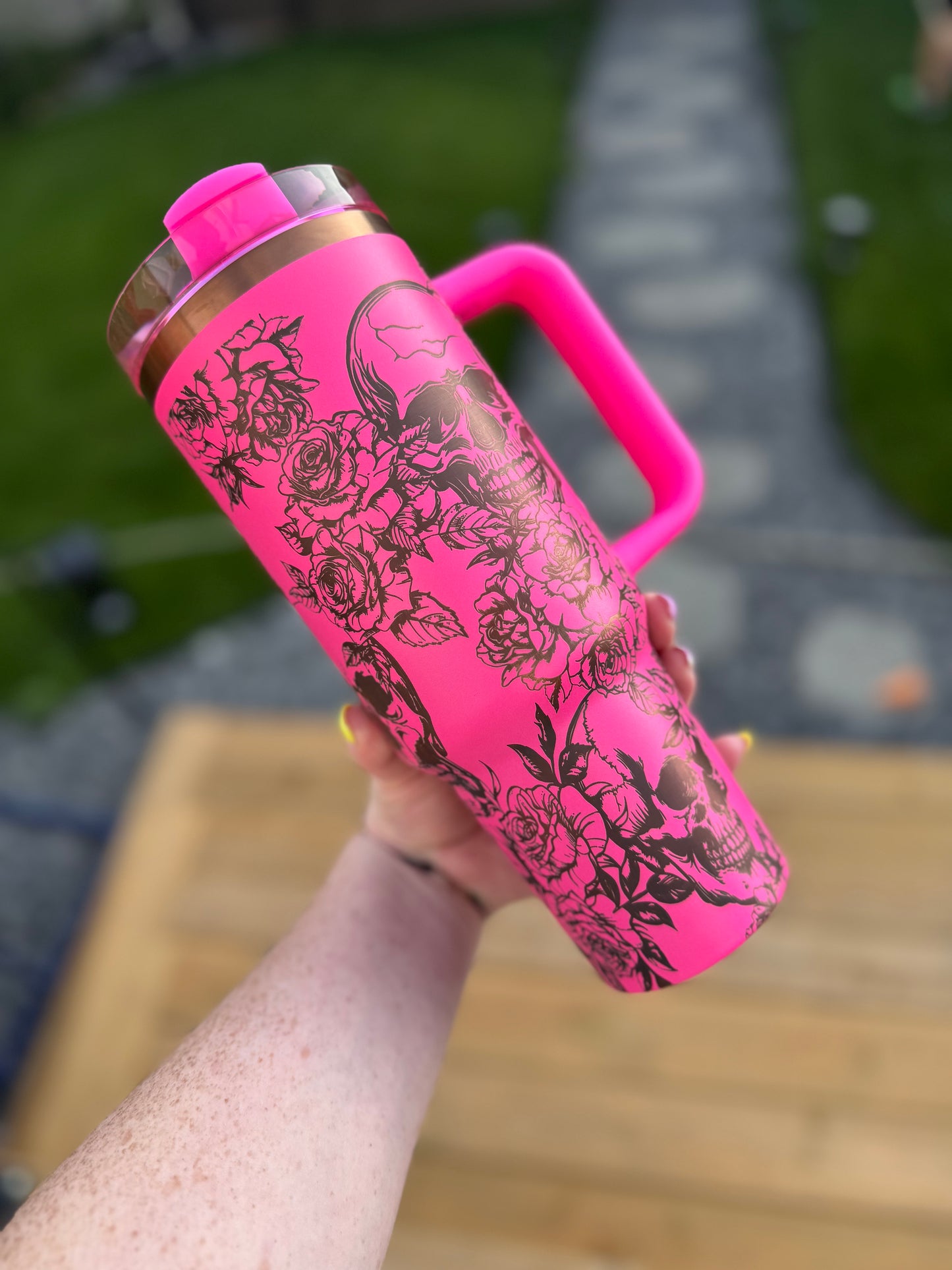 Skull engraved tumbler